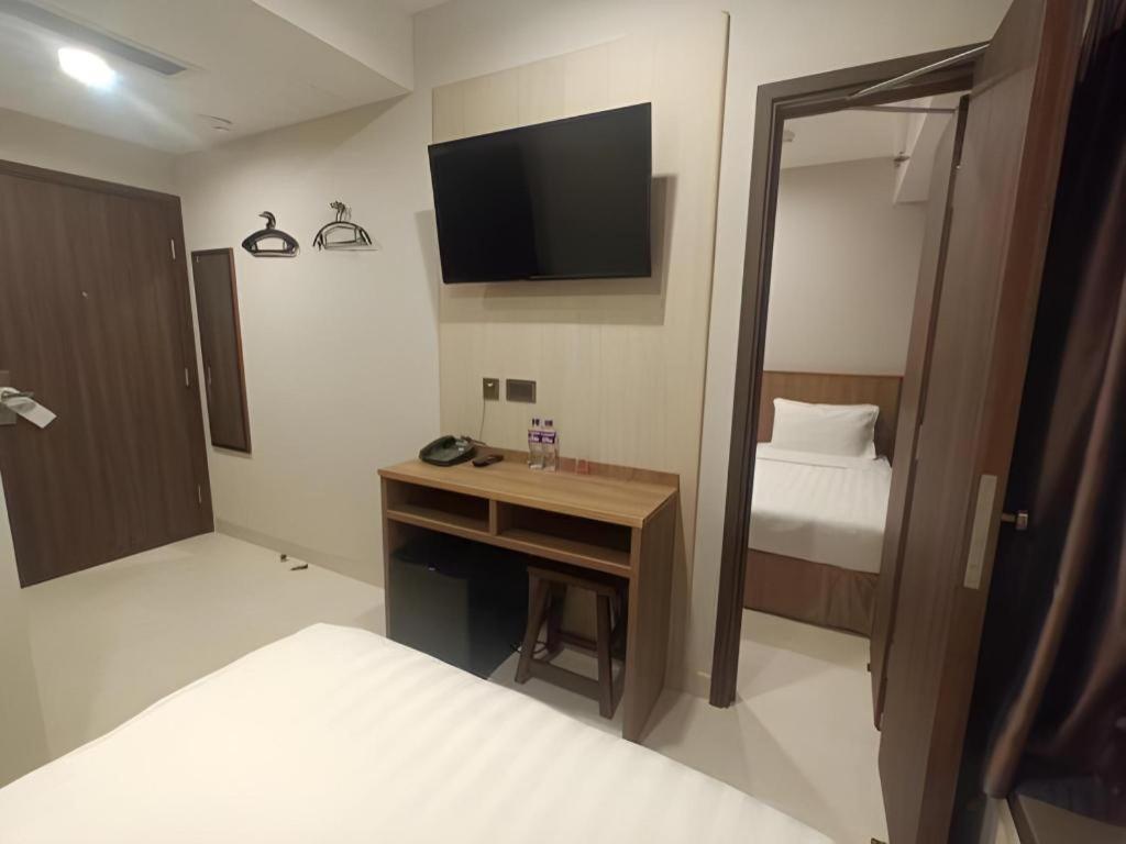 We Hotel Kowloon Hong Kong Exterior photo
